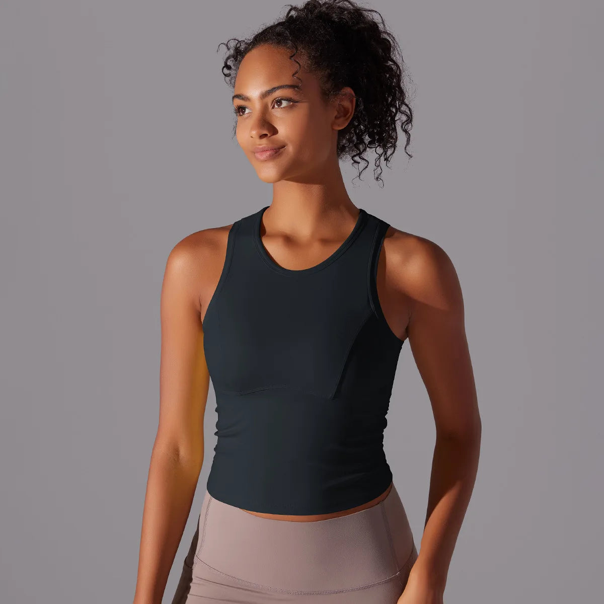 Slim-Fit Yoga Tank Top – Breathable & Quick-Dry