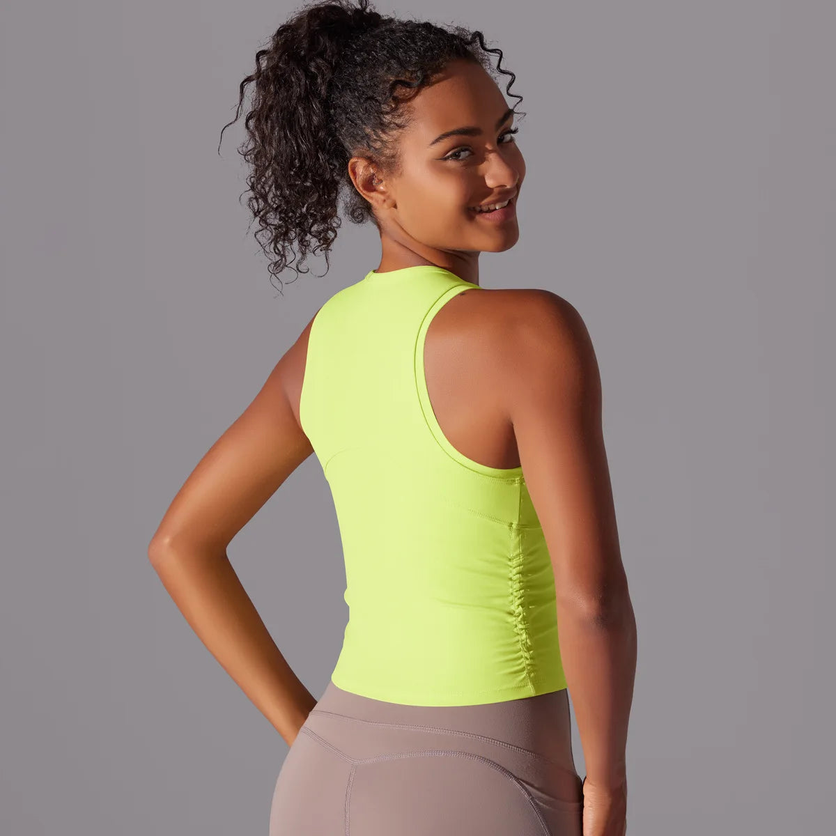 Slim-Fit Yoga Tank Top – Breathable & Quick-Dry